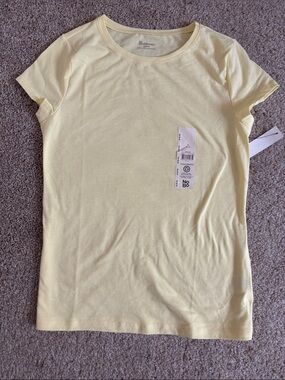 No boundaries yellow tshirt